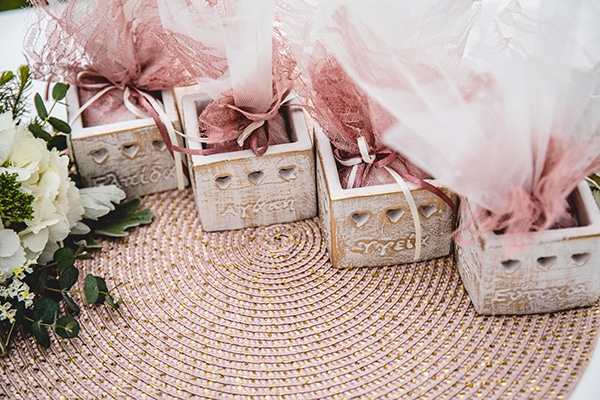 dreamy-wedding-decoration-pink-gold-hues_13