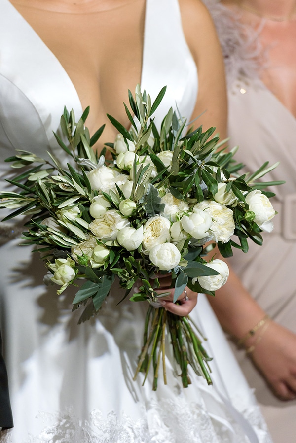 romantic-fall-wedding-serres-white-flowers-olive-branches_24