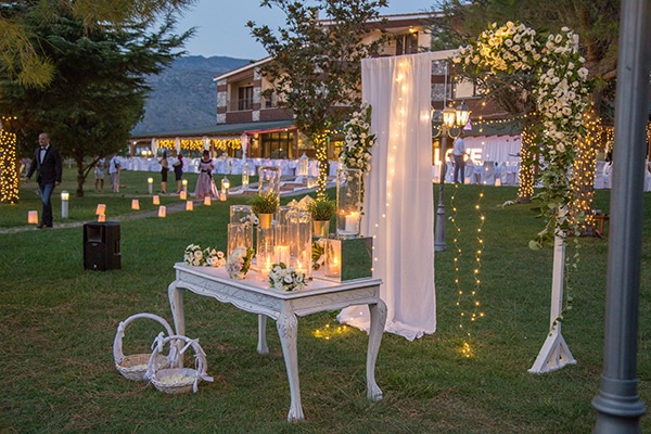 dreamy-outdoor-decoration-white-flowers-string-lights_06