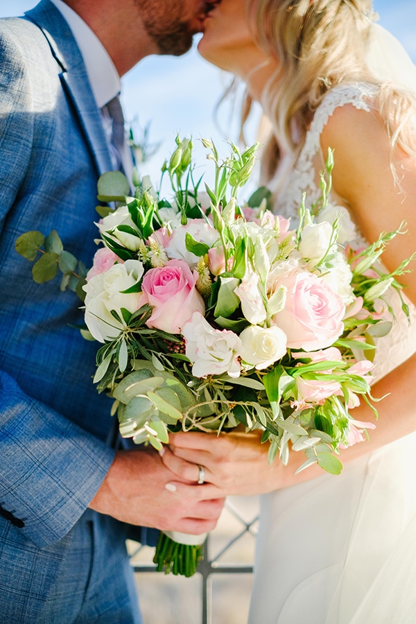 romantic-wedding-wooden-details-soft-pink-flowers_17