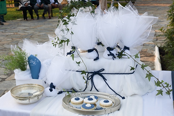 beautiful-fall-wedding-larisa-blue-white-hues-_05x