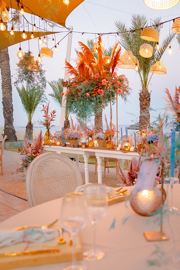 unique-wedding-decoration-ideas-bohemian-wedding-vivid-peach-hues-pampas-grass_01x