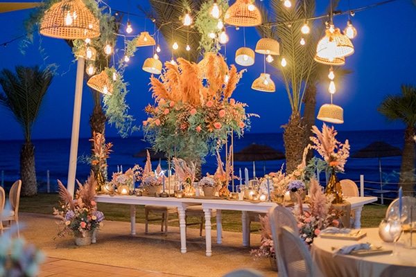 unique-wedding-decoration-ideas-bohemian-wedding-vivid-peach-hues-pampas-grass_06