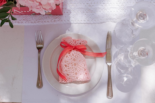 girly-baptism-decoration-ideas-pink-hydrangeas_03