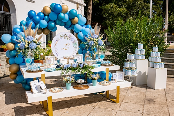 impressive-boy-decoration-ideas-blue-balloons-hydrangeas_01