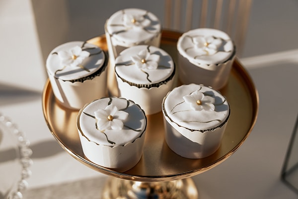 summer-wedding-serres-white-orchids-gold-details_12