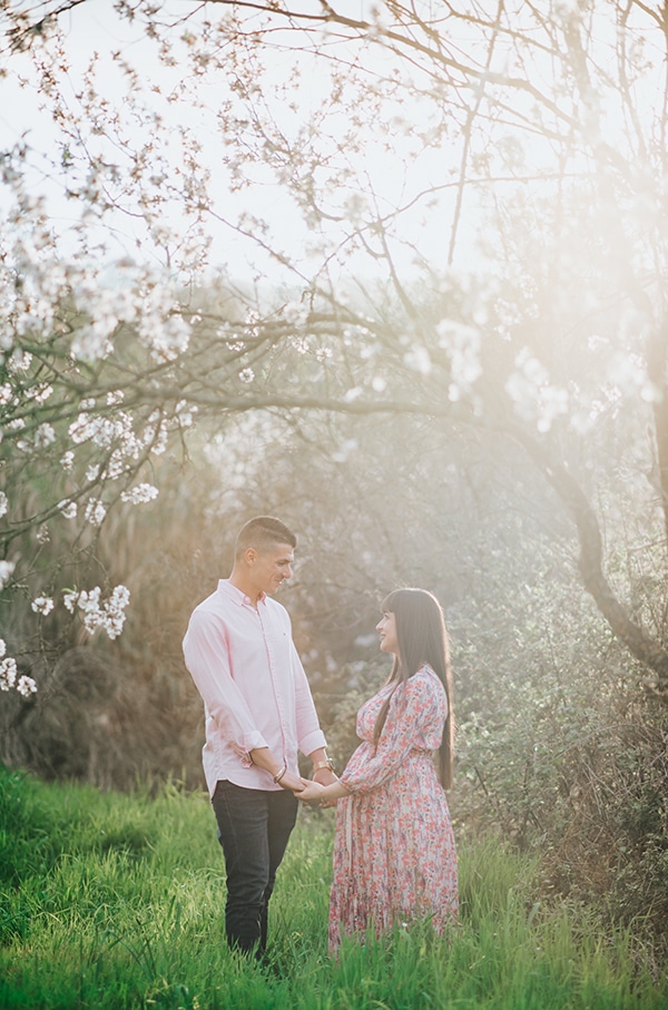 sweet-prenatal-session-blooming-almond-trees_05x