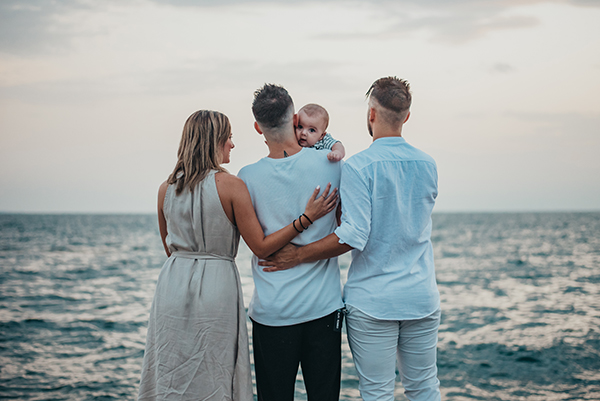 stunning-family-shoot-sea-view-backdrop_11