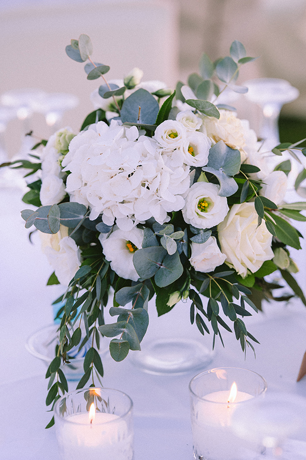 all-white-wedding-decoration-ideas-florals_15