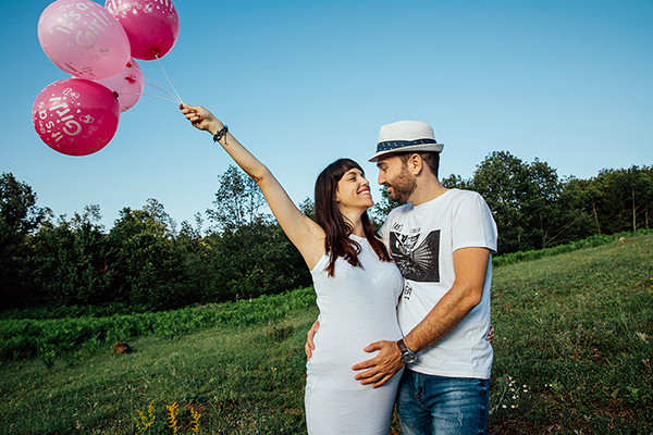 beautiful-pregnancy-shoot-countryside-filled-happy-moments_11