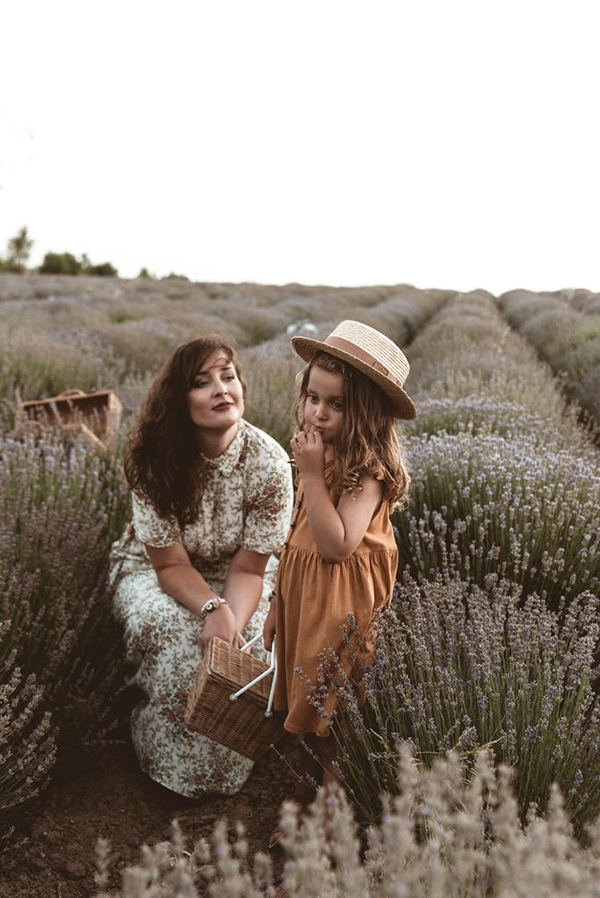 sweet-mother-daughter-photoshoot-lavender-field_02