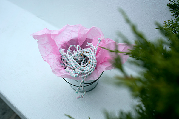inspiring-girl-baptism-decoration-ideas-balloons-flowers_06