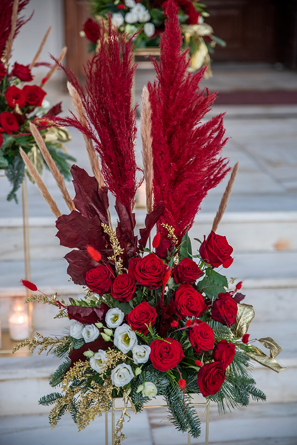 festive-wedding-decoration-pampas-grass-roses-vivid-red_03