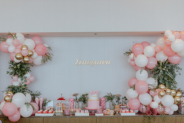 girly-decoration-baptism-pink-balloons-roses_01