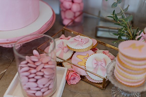 girly-decoration-baptism-pink-balloons-roses_12