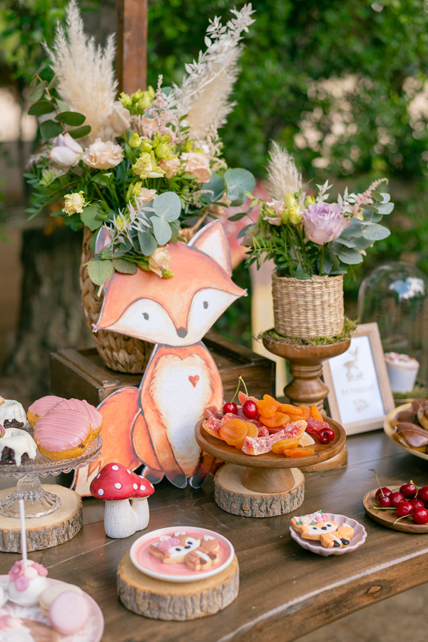 rustic-girl-baptism-decoration-ideas-themed-forest-animals-boho-details_02x