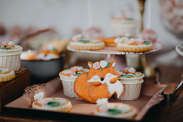 girly-rustic-decoration-baptism-pampas-grass-fox-themed_02