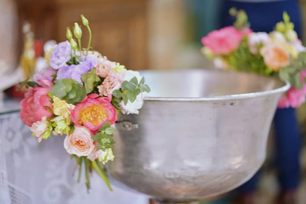 cheerful-girly-decoration-ideas-baptism-lovely-multi-color-flowers_05