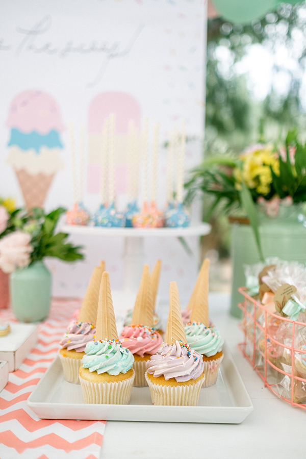 colorful-girl-baptism-decoration-ideas-themed-ice-cream_01x