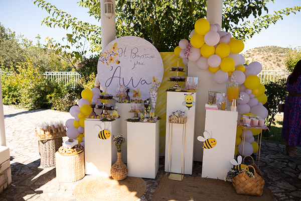 cute-girl-baptism-decoration-ideas-bright-colors-bee-theme_01
