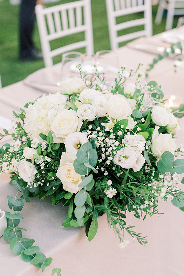 lovely-floral-design-wedding-decoration-classic-white-hues_13