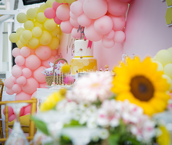 cute-girl-baptism-decoration-ideas-theme-bee-pink-hues_13