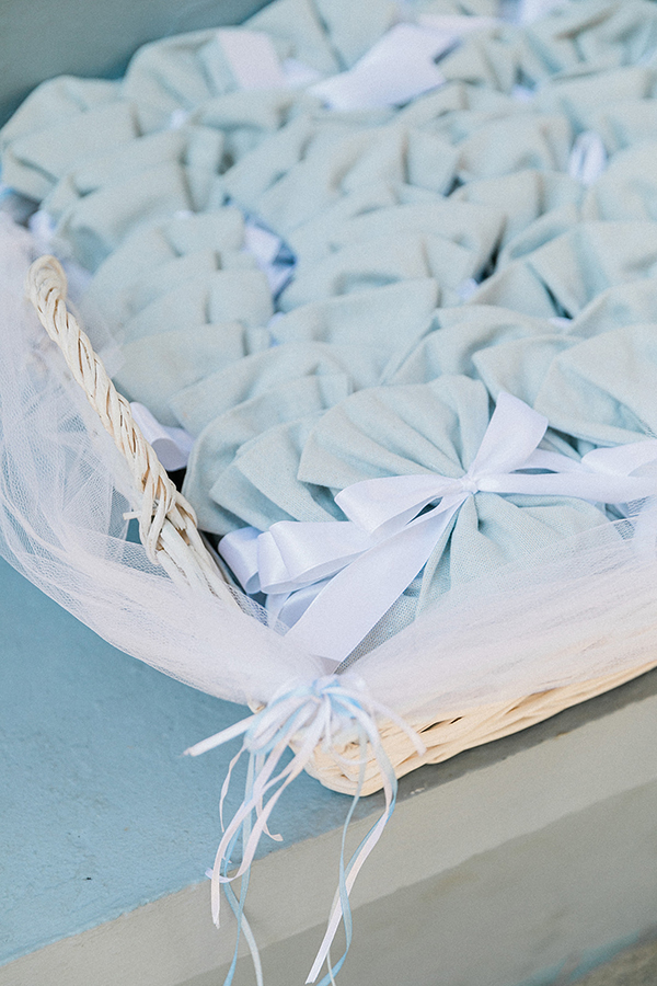 lovely-boy-baptism-decoration-ideas-light-blue-hydrangeas-theme-travel_06