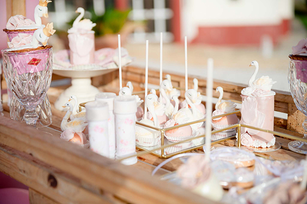 romantic-wedding-baptism-decoration-ideas-pink-white-hues_01x