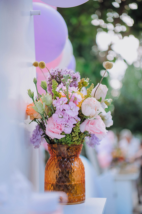 pretty-girl-baptism-decoration-ideas-flower-theme-lilac-hues_04x
