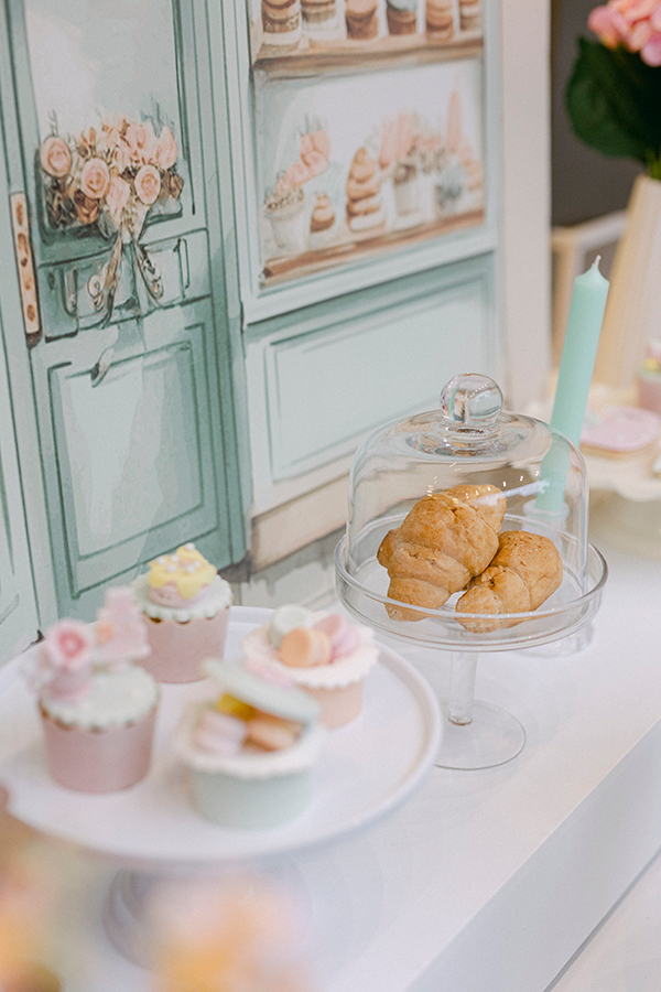lovely-girl-baptism-decoration-ideas-french-patisserie-theme-pastel-hues_02x
