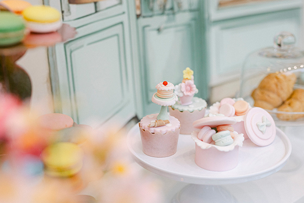 lovely-girl-baptism-decoration-ideas-french-patisserie-theme-pastel-hues_08