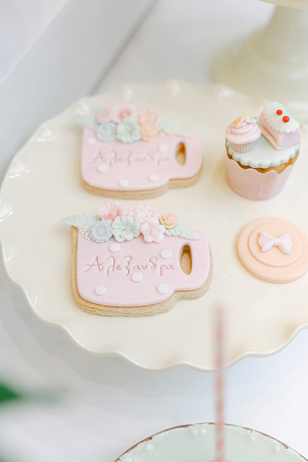 lovely-girl-baptism-decoration-ideas-french-patisserie-theme-pastel-hues_09