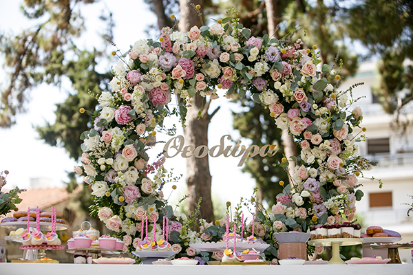 girly-baptism-decoration-ideas-flowers-pastel-hues_02x