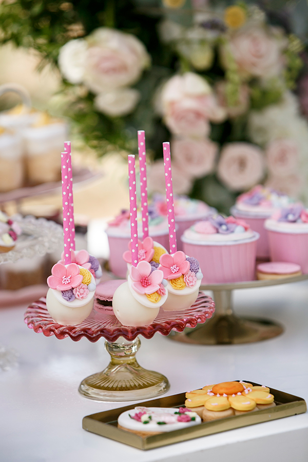 girly-baptism-decoration-ideas-flowers-pastel-hues_04