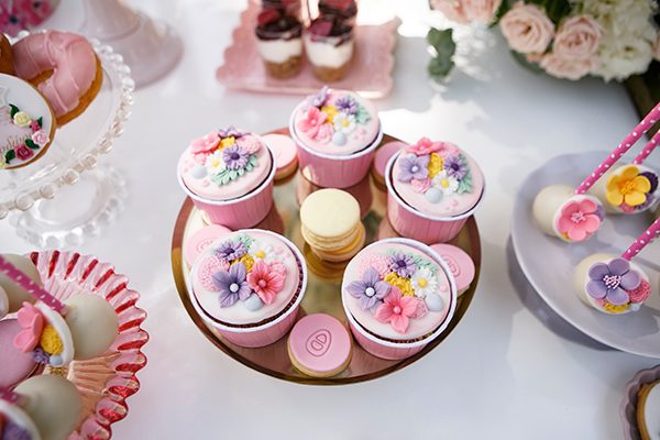 girly-baptism-decoration-ideas-flowers-pastel-hues_07