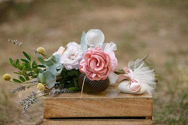 girly-baptism-decoration-ideas-flowers-pastel-hues_08
