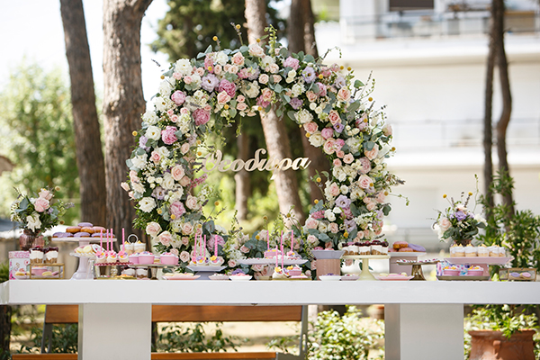 girly-baptism-decoration-ideas-flowers-pastel-hues_11