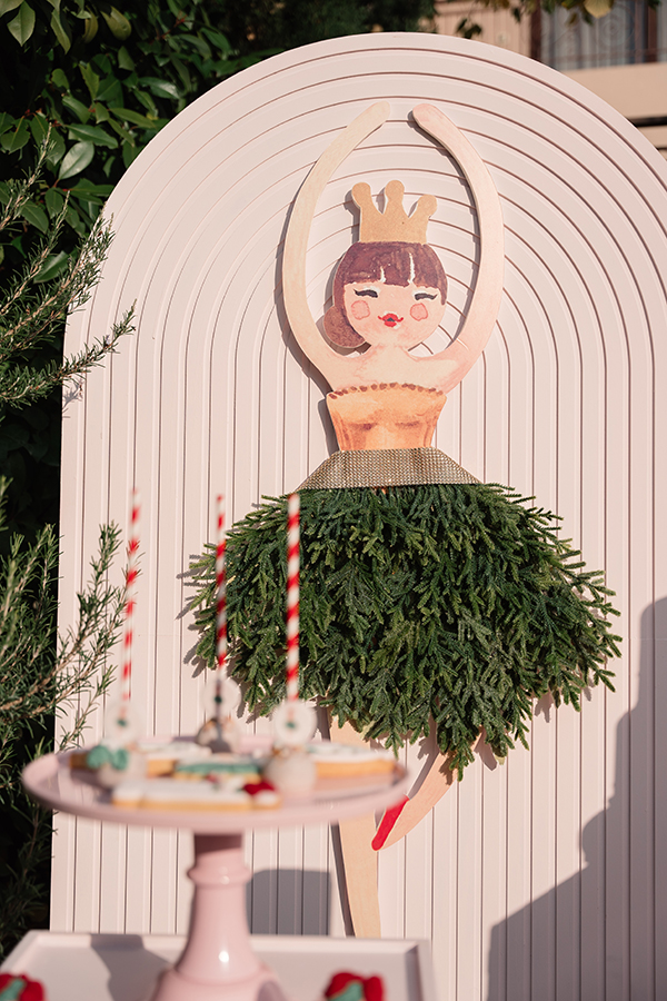cheerful-birthday-party-christmas-decoration_01x