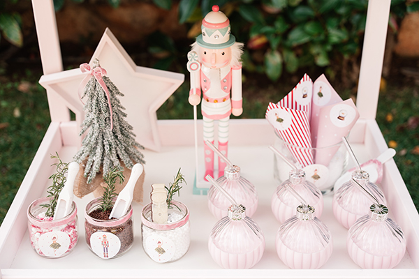 cheerful-birthday-party-christmas-decoration_11