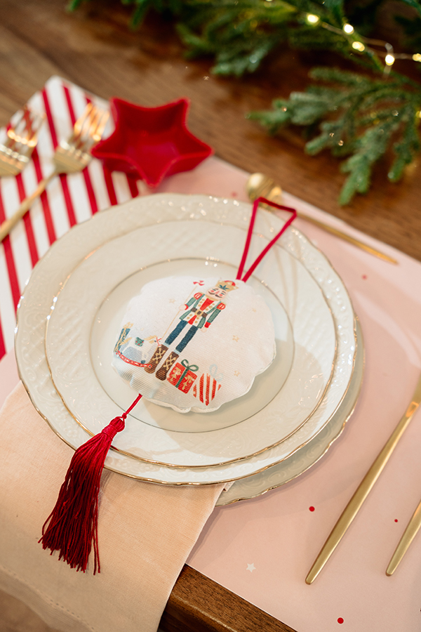 cheerful-birthday-party-christmas-decoration_23