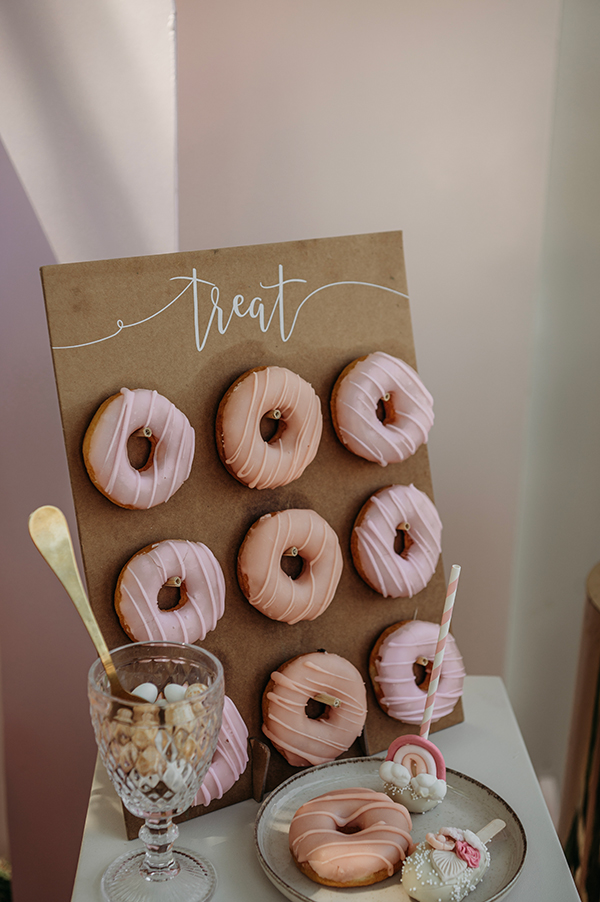 girl-baptism-decoration-ideas-earthy-hues-rainbow-theme_06