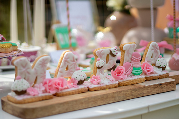 girl-baptism-decoration-ideas-frensh-patisserie-beautiful_07
