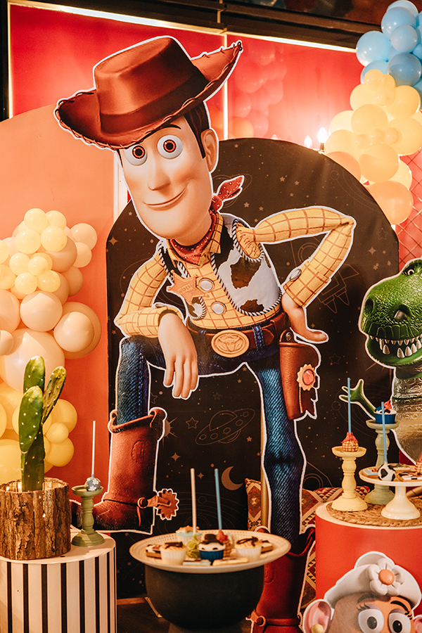 unique-decoration-ideas-birthday-party-theme-toy-story_08