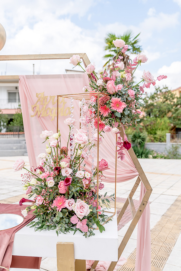 pinky-girl-baptism-ideas-romantic-flowers_02