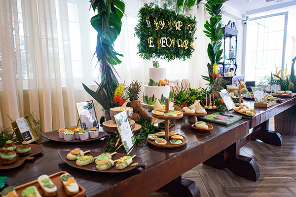 beautiful-decorative-baptism-ideas-tropical-safari_14