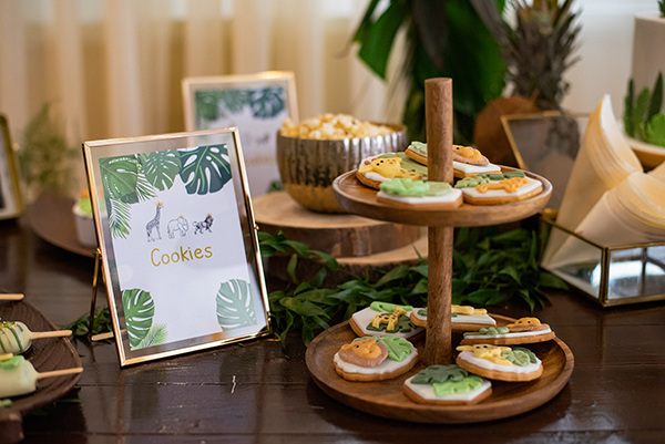 beautiful-decorative-baptism-ideas-tropical-safari_16