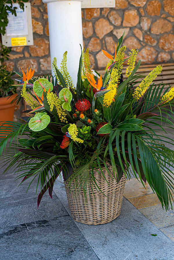 beautiful-decorative-baptism-ideas-tropical-safari_19