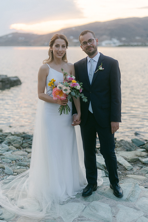 pretty-and-bright-wedding-tinos-wild-flowers_01