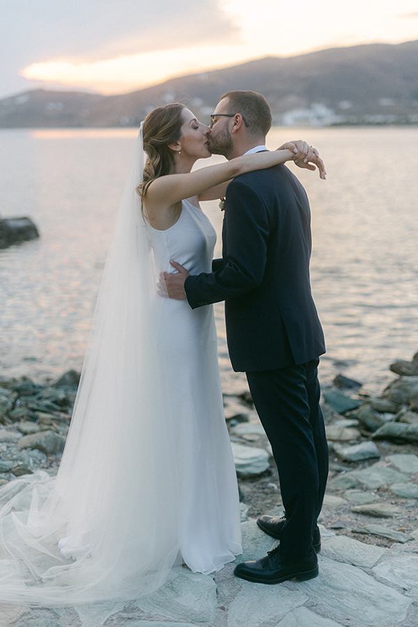 pretty-and-bright-wedding-tinos-wild-flowers_02