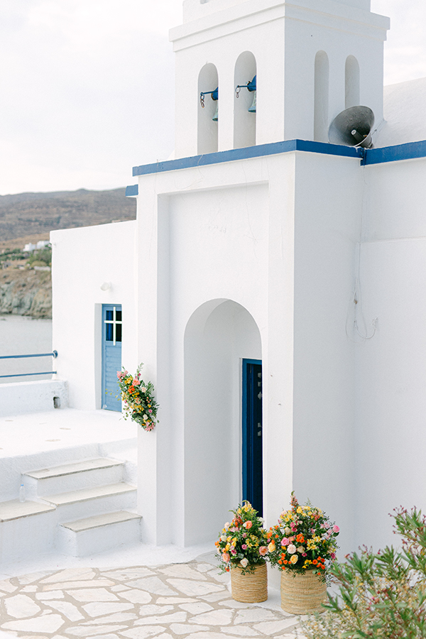 pretty-and-bright-wedding-tinos-wild-flowers_11